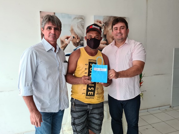 SAÚDE:  Pacientes da Otoclínica Municipal de Sousa são beneficiados com mais uma etapa mensal de entrega de aparelhos auditivos 